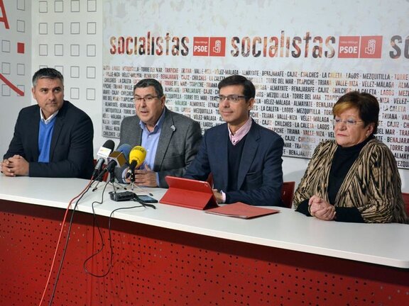 Los miembros del PSOE en la rueda de prensa